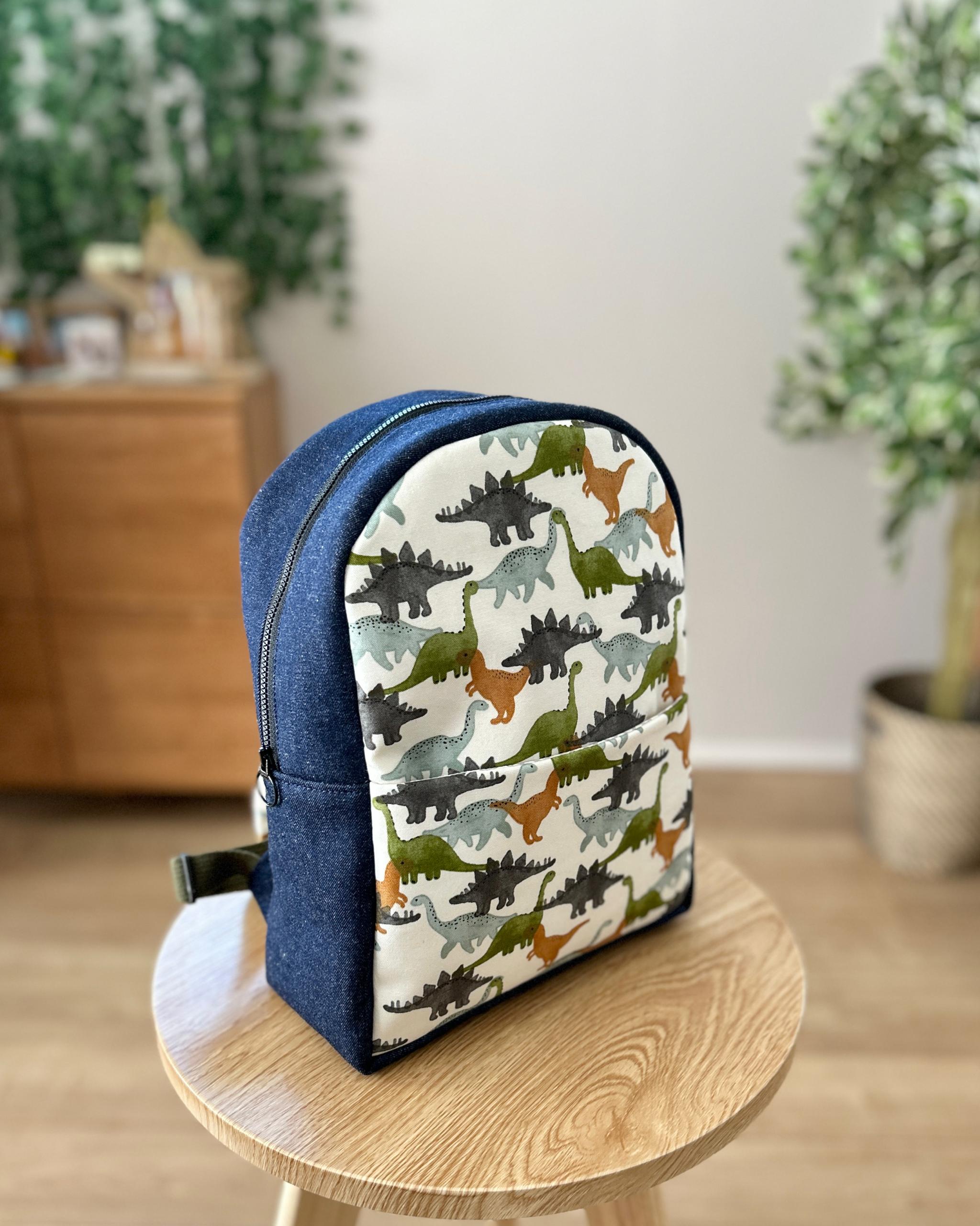 開けやすさを考えたファスナータイプ＊3、4歳くらいからのキッズリュック＊岡山デニム✖️恐竜柄